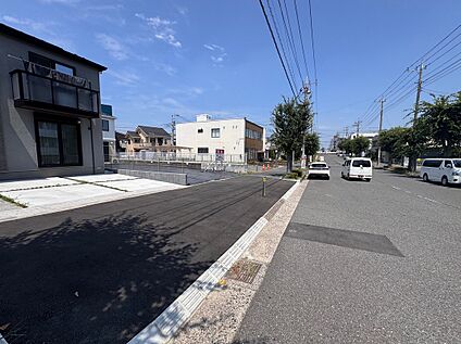 前面道路・歩道（2025年8月）撮影