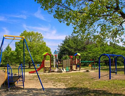 ロクハ公園 約520m