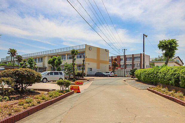 荒木中学校(約2,200m)