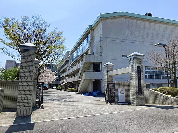 尾間木中学校(約1,100m)