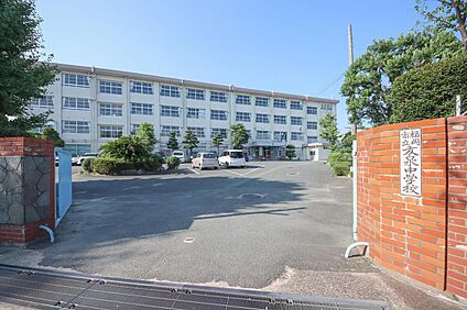 友泉中学校 860m(徒歩11分)