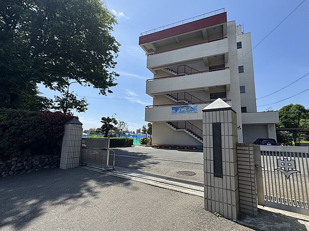 川越市立第一中学校(約210m)