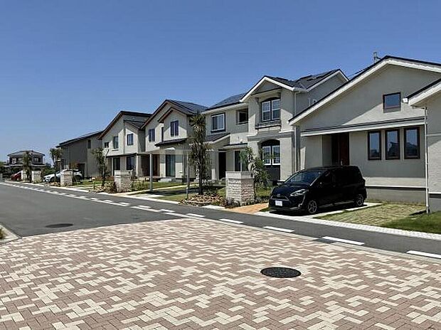 【現地外観写真】空が広く、街並みが美しい。ここに暮らす誇りと喜びを実感する風景。