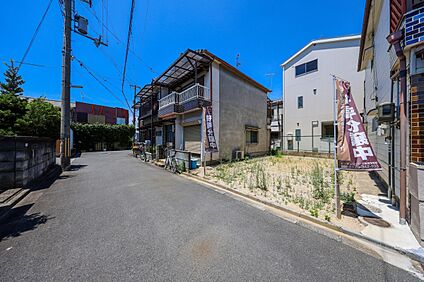 前面道路（東から西を見たところ）