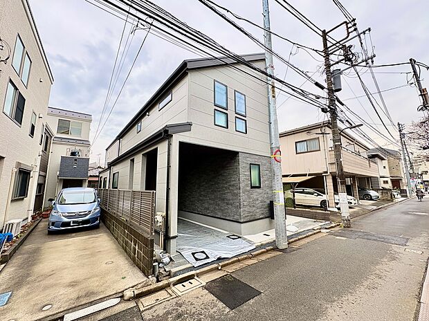 【【外観/1号棟】】1号棟は長期優良住宅認定物件です。省エネ性にも配慮ある住まいが、快適な暮らしを支えます。