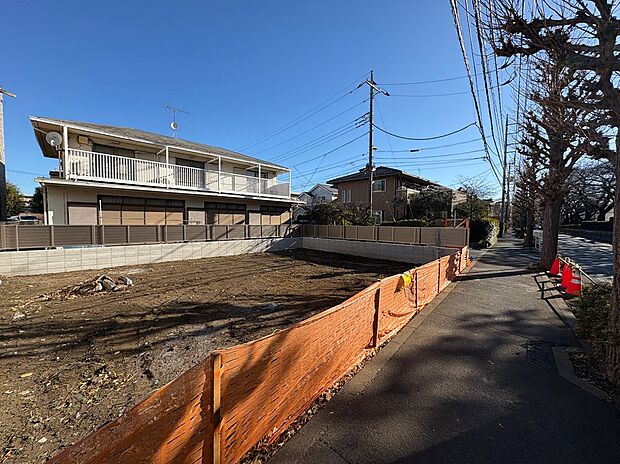 【【現地写真】】フローリング仕様のため、普段のお掃除はモップなどでサッと済ますこともできそうです。全居室に収納スペースが備わっているため、個々の私物を効率よく収納していただけます。