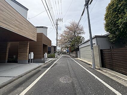 【前面道路含む現地写真】