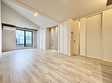 【LDK(約19.2帖)/B号棟】