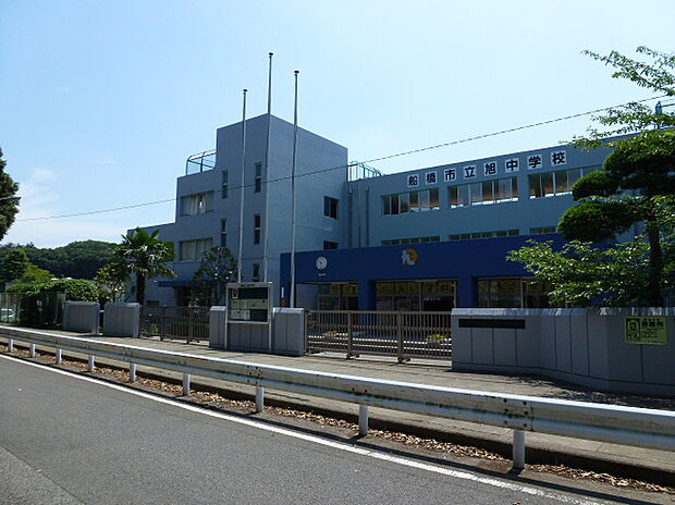 旭中学校（約2,000m）