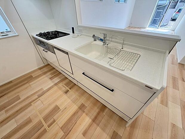 大型の対面式システムキッチンで毎日のお料理を楽しく♪