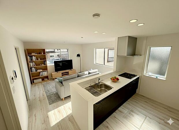 ※こちらの写真は現況の室内写真にCGを使用して家具等を合成加工したものであり、実際の室内状況とは異なります。なお当物件は家具付き物件ではありません。