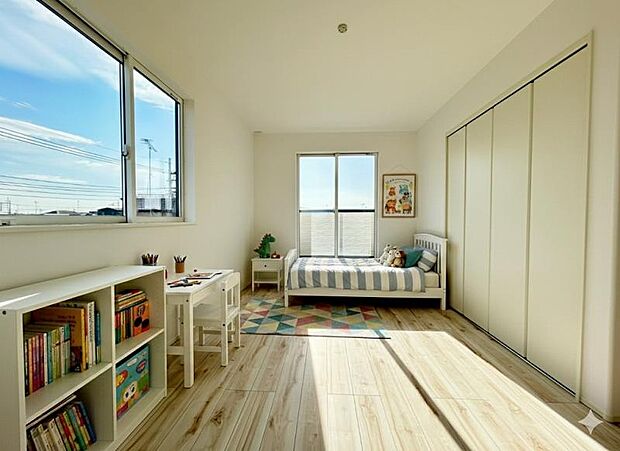 ※こちらの写真は現況の室内写真にCGを使用して家具等を合成加工したものであり、実際の室内状況とは異なります。なお当物件は家具付き物件ではありません。