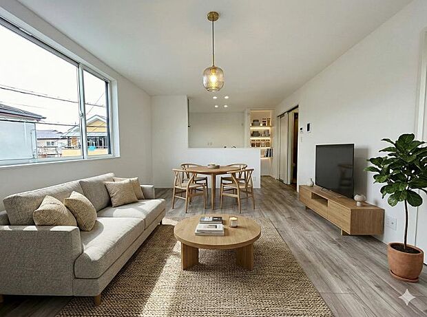 ※こちらの写真は現況の室内写真にCGを使用して家具等を合成加工したものであり、実際の室内状況とは異なります。なお当物件は家具付き物件ではありません。