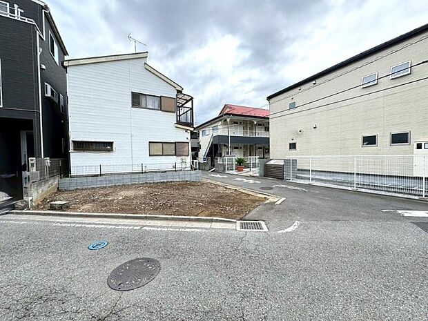 【現地写真】JR埼京線「南与野」駅へ自転車8分、バス停も徒歩4分!さらに学校や病院、スーパーがすべて徒歩12分圏内に集結した、日々の生活が身近で完結する便利なロケーション。(2026年6月撮影)