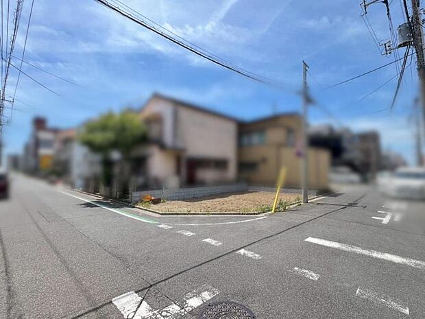 ◆各方角6ｍ道路に面した開放感のある角地！未完成ですが立地や周辺環境をご確認いただきながらどのような建物が完成するかご説明させていただきます！※2026.6月撮影