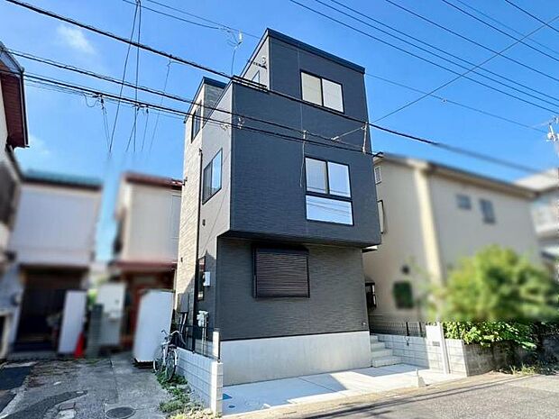 【外観】◆スタイリッシュな外観デザイン! 外壁は雨が汚れを落としてくれるセルフクリーニング機能採用!建物の美しさ保ちやすいです!※2025.7月撮影