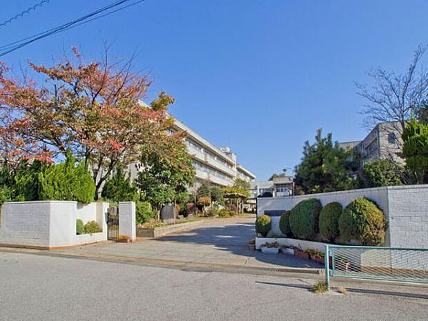 春日部市立豊野中学校(約1,050m)