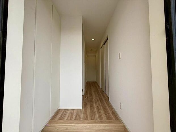 【玄関】◆収納力豊富な下駄箱!散らかりがちな玄関周りをスッキリさせやすく、お客様にも好印象!