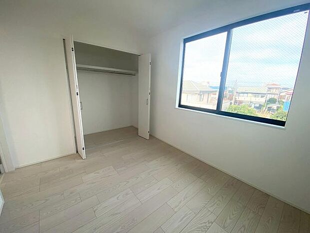 【【3階6帖洋室】】窓からのやさしい光が心地よいプライベートルーム♪