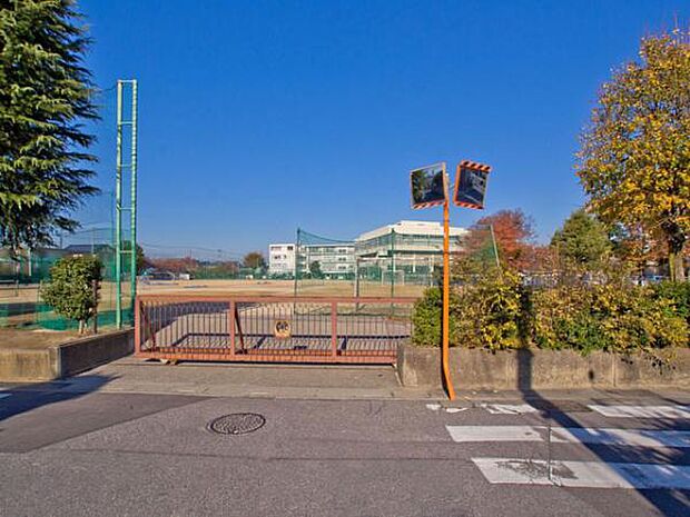 春日部市立春日部中学校(約2,190m)