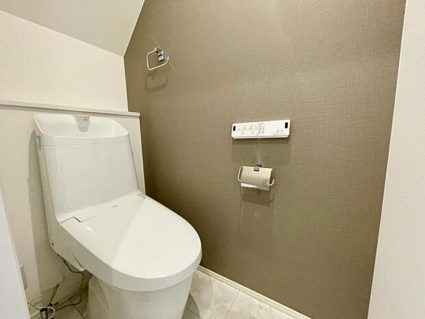 【トイレ】◆エコで経済的な節水型ウォシュレットトイレ！シャープなフォルムは汚れも拭きやすくお手入れラクラク！