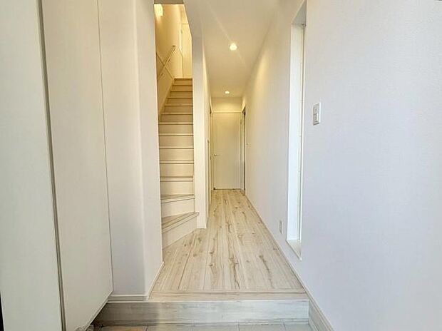 【玄関】土地の仕入れから設計・販売・アフターフォローまでグループで連携した永大のデザイン住宅♪