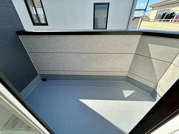 【バルコニー】まだ検討し始めたばかりの方や、月々の住宅ローン支払いシミュレーションを詳しく知りたい方も大歓迎です。 無理な営業はいたしませんので、どうぞお気軽にお問い合わせください。