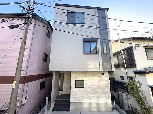 【【現地外観写真】】徒歩6分圏内にヤオコー、サンドラッグ、コンビニ、スポーツジム等が揃う快適な住環境。暮らしのあらゆるシーンを支える施設が身近にあり、ゆとりある時間を生み出せます。共働き世帯にもおすすめの生活利便エリア。