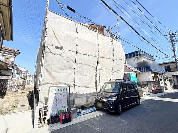 【現地】小学校徒歩3分 、保育園徒歩4分 、スーパーも近く 、子育て世帯に嬉しい2路線利用可能な住環境です 。