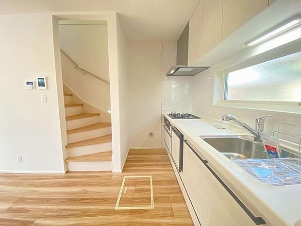 【【リビング】】上下階に行くのにLDKを通るリビングイン階段など自然とコミュニケーションが増える間取り設計♪