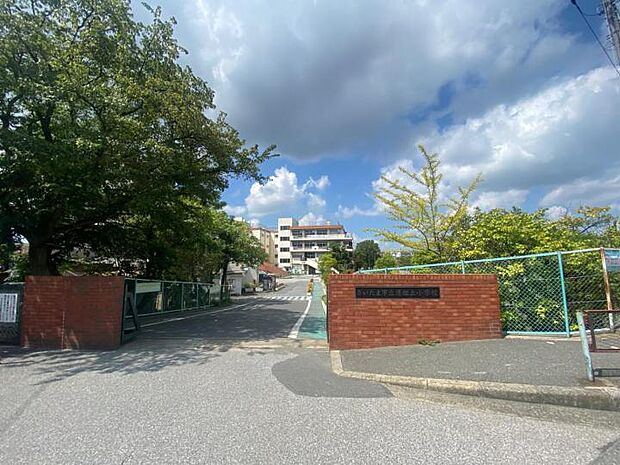 道祖土小学校(約180m)