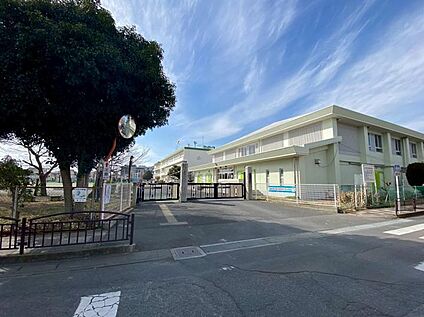桶川小学校 700m(徒歩9分)