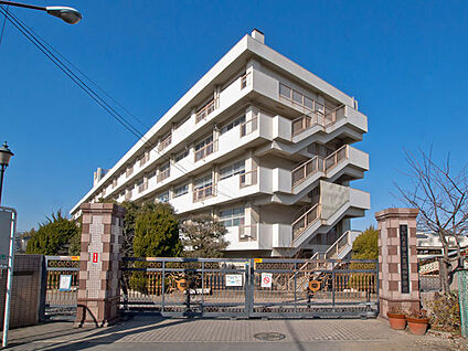 東浦和中学校 750m(徒歩10分)