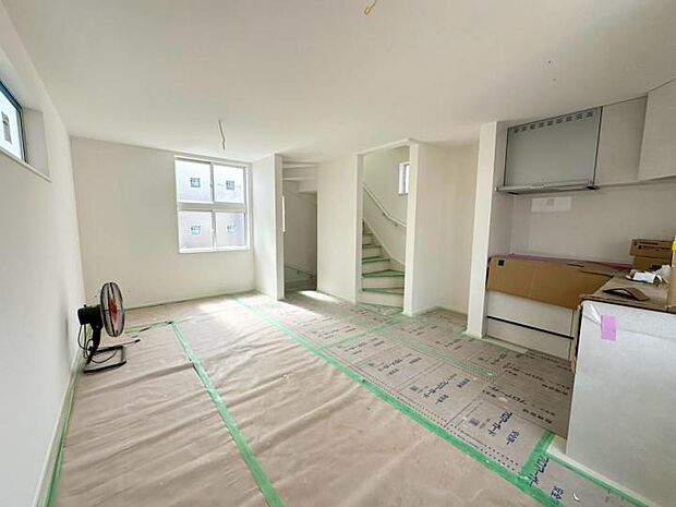 【内観】◆着々建築中!建築中ですが室内の広さ等ご体感出来ますので、是非ご見学ください!※2026.9月撮影