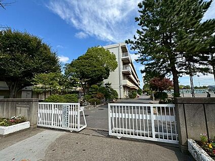 上尾市立東町小学校 700m(徒歩9分)