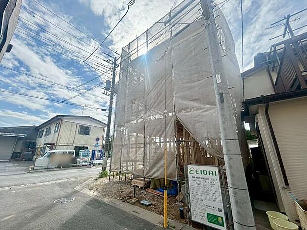 【現地】東南角地の開放感！日当たり・通風良好の3LDK。食洗機や浴室乾燥機など設備も充実し、Low-Eガラスで年中快適です。駐車2台可（制限有）＆「大袋」駅徒歩12分の好立地で、心地よい新生活を。