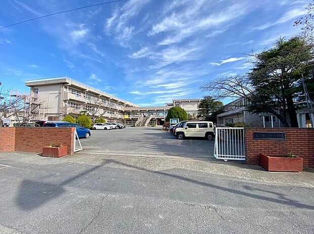 吉川市立南中学校（約220m）