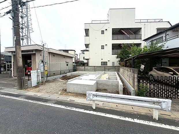 【【現地写真】】保育園・幼稚園が徒歩4分、小中学校も徒歩14分圏内、公園も近く子育て環境が充実!コープへ徒歩7分、コンビニや薬局も徒歩5分圏内に揃い、毎日の家事と育児を笑顔で両立できる好立地です。