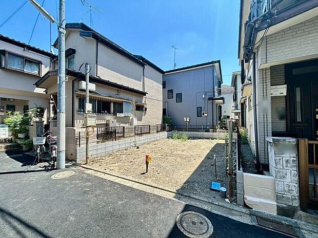 【現地】東武伊勢崎線「西新井」駅・「竹ノ塚」駅の2駅へ徒歩13分とアクセス良好な分譲地です。