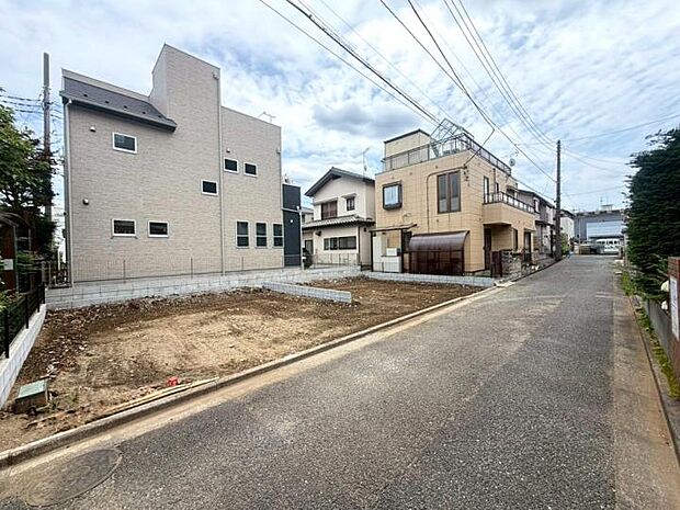 【【現地写真】】ヤオコー徒歩5分、コンビニやドラッグストアも徒歩7分と買い物環境が充実！陣屋小学校へも徒歩13分と近く、毎日の生活も子育ても快適に完結する魅力的な好立地です。
