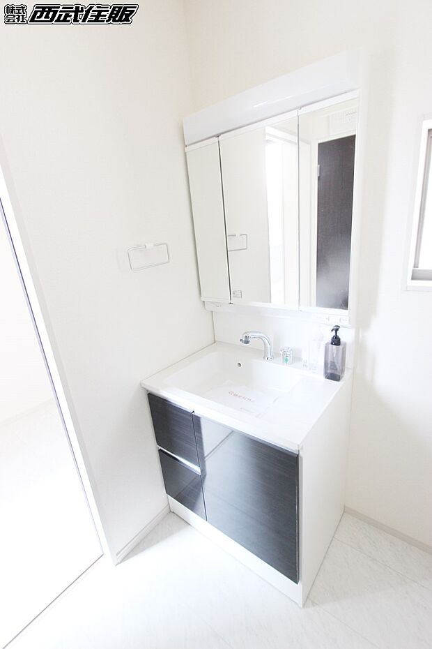 【洗面台・洗面所】【シャワードレッサー】洗面・洗髪などができる機能を備えた洗面化粧台です。同仕様写真