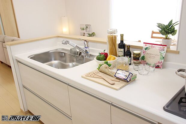 【非公開】【対面システムキッチン】コーナーカウンターで解放感があり明るいキッチン！同仕様写真