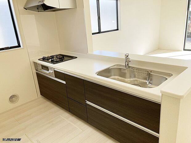 【非公開】【対面システムキッチン】落着いた木目が素敵なキッチンです!同仕様写真