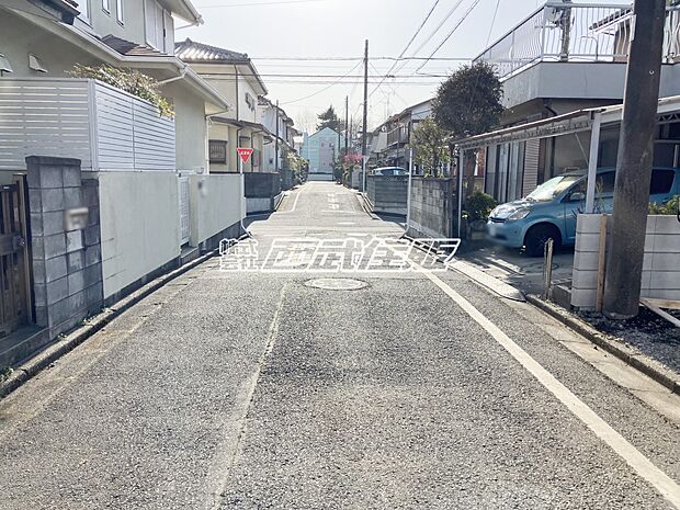 【前面道路含む現地写真】【販売現地】とても陽当りの良い閑静な住宅街です。2025年3月5日撮影