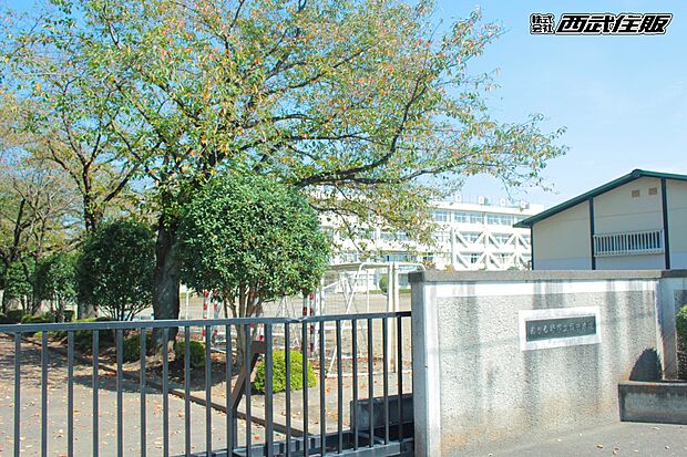 あきる野市立西中学校(約800m・徒歩10分)