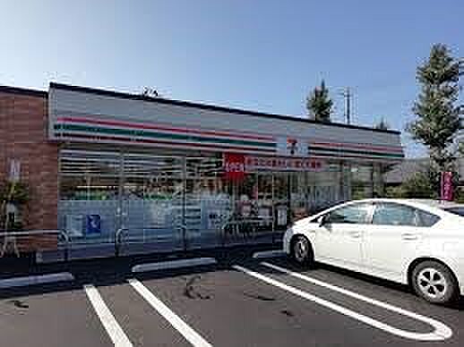 セブン-イレブン 羽村川崎２丁目店（約200m・徒歩3分）