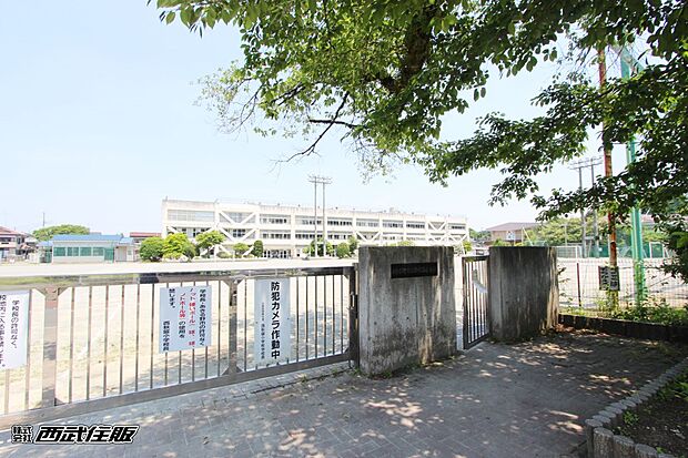 あきる野市立西秋留小学校（約1,100m・徒歩14分）