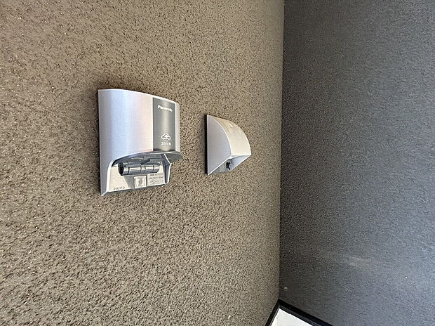 【EV・PHEV充電用屋外コンセント】駐車場には電源を完備。
EV利用や清掃時にも便利。