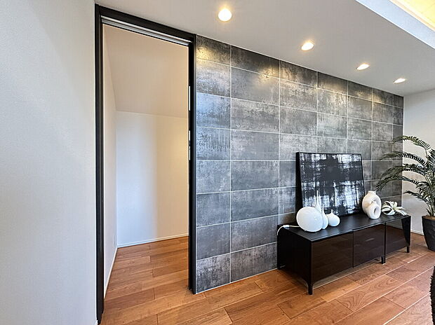 【ユーティリティ】洗濯・アイロンがけ・収納など、家事をスマートにこなせる便利なユーティリティスペース。