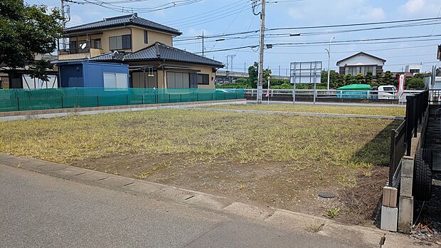 【城北2丁目/販売中】小学校まで約1kmの距離なので、通学も安心の距離です。おーバス「喜沢南」バス停も徒歩圏内で、車以外の交通手段も身近に。